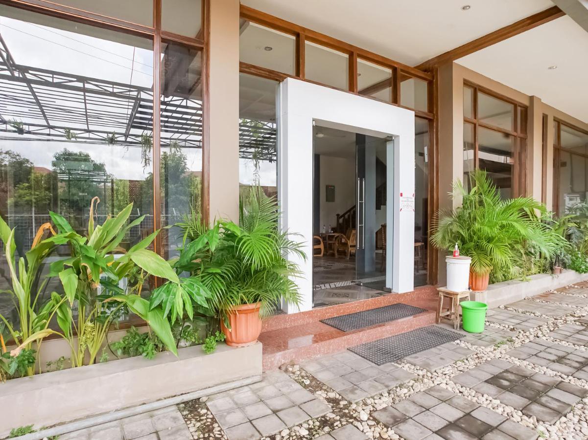 Urbanview Hotel Blok O International By Reddoorz Baturetno 外观 照片