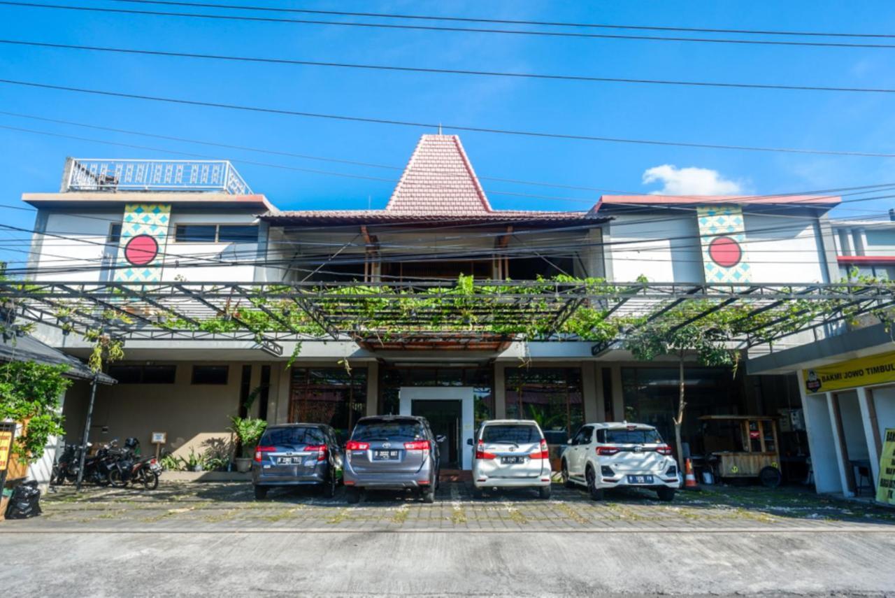 Urbanview Hotel Blok O International By Reddoorz Baturetno 外观 照片