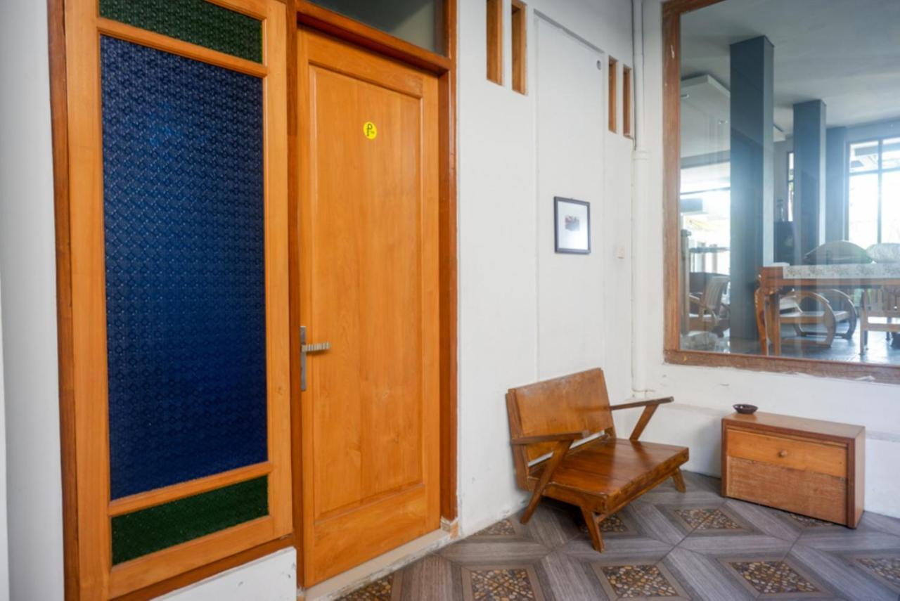Urbanview Hotel Blok O International By Reddoorz Baturetno 外观 照片